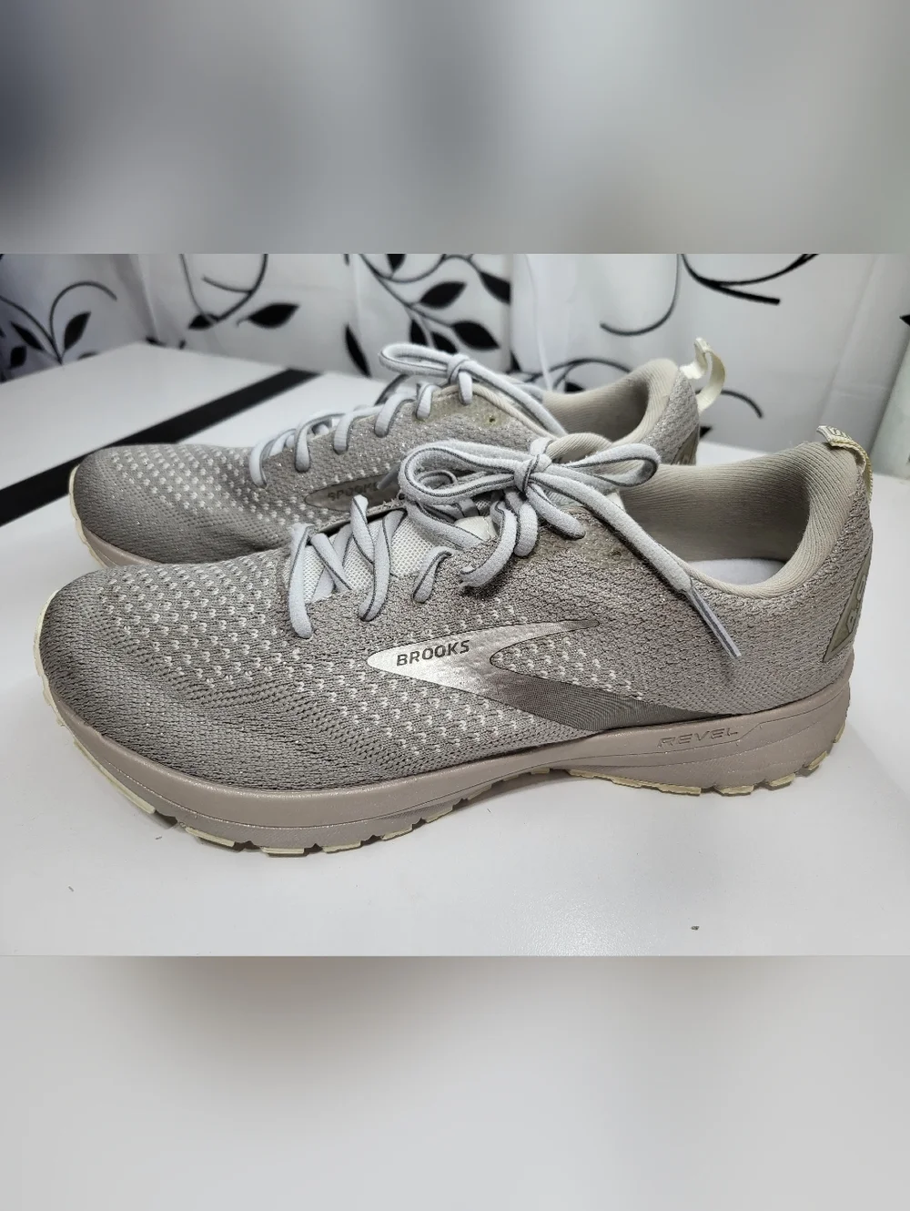 Brooks Women's Taupe/Light Gray Knit Running Sneakers